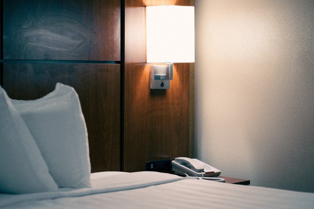 Photo coastal hotel bedside lighting