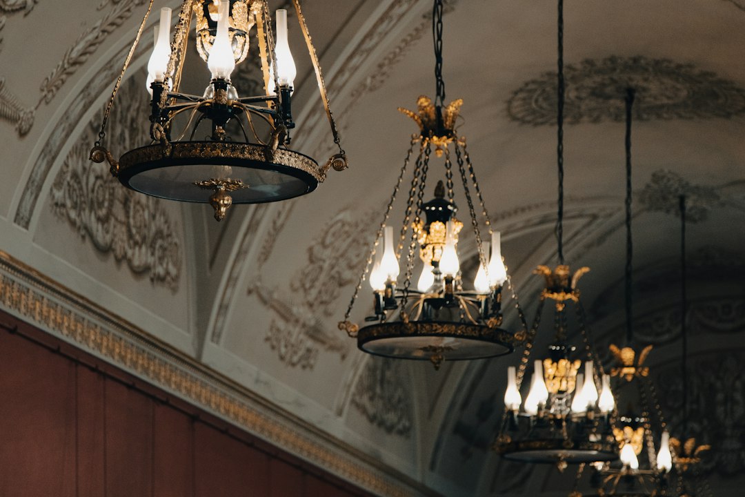 Photo Georgian dining lighting